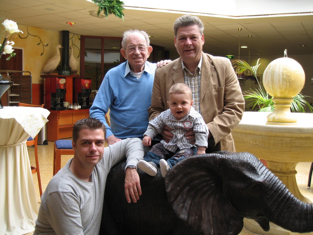 2009, vier generaties Garson: Maarten Johannes (1), Robert Minko (2), Minko Antoon (3), Levi (4)
